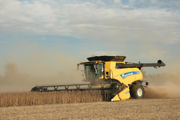 New Holland CR8.90 for sale at Berchtold Equipment Co., California New Holland CR8.90 for sale at Berchtold Equipment Co., California