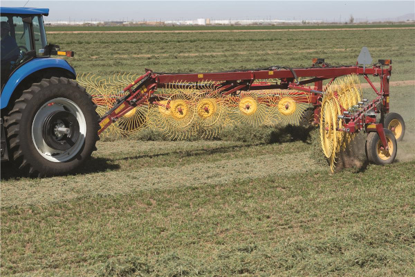 New Holland DuraVee 1225 for sale at Berchtold Equipment Co., California New Holland DuraVee 1225 for sale at Berchtold Equipment Co., California