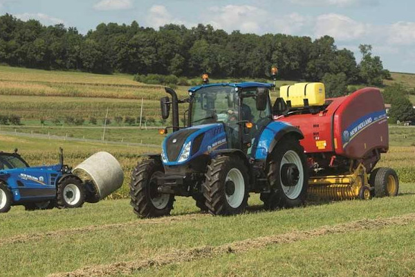 New Holland T5.120 Dual Command™ for sale at Berchtold Equipment Co., California New Holland T5.120 Dual Command™ for sale at Berchtold Equipment Co., California