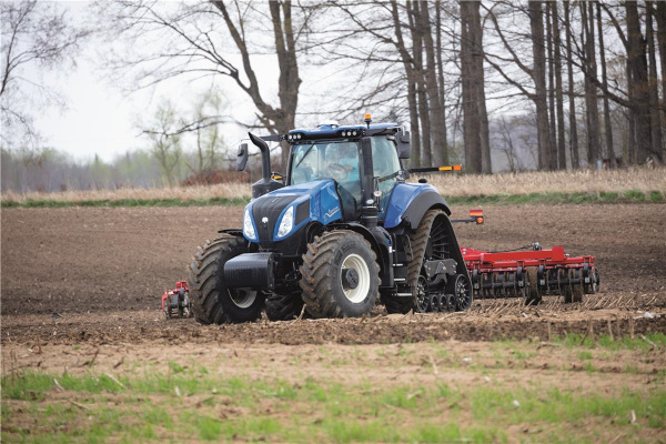 New Holland T8.410 SMARTTRAX for sale at Berchtold Equipment Co., California New Holland T8.410 SMARTTRAX for sale at Berchtold Equipment Co., California