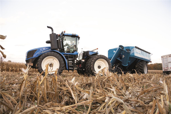 New Holland | T9 with PLM Intelligence™ | Model T9.530 Wheeled and SmartTrax™ for sale at Berchtold Equipment Co., California