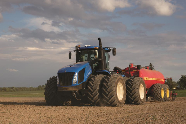 New Holland | T9 with PLM Intelligence™ | Model T9.600 Wheeled and SmartTrax™ for sale at Berchtold Equipment Co., California