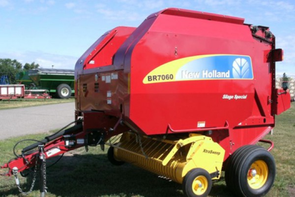 New Holland | Roll-Belt™ Round Balers | Model BR7060 Silage Special (PRIOR MODEL) for sale at Berchtold Equipment Co., California