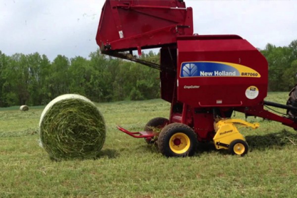 New Holland | Roll-Belt™ Round Balers | Model BR7060 Standard (PRIOR MODEL) for sale at Berchtold Equipment Co., California